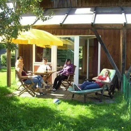 Ferienhaeuser Schlossberg Mit Zwei Sep Schlafraeumen, Kostenlosem W-lan Und Neuer Hausausstattung
